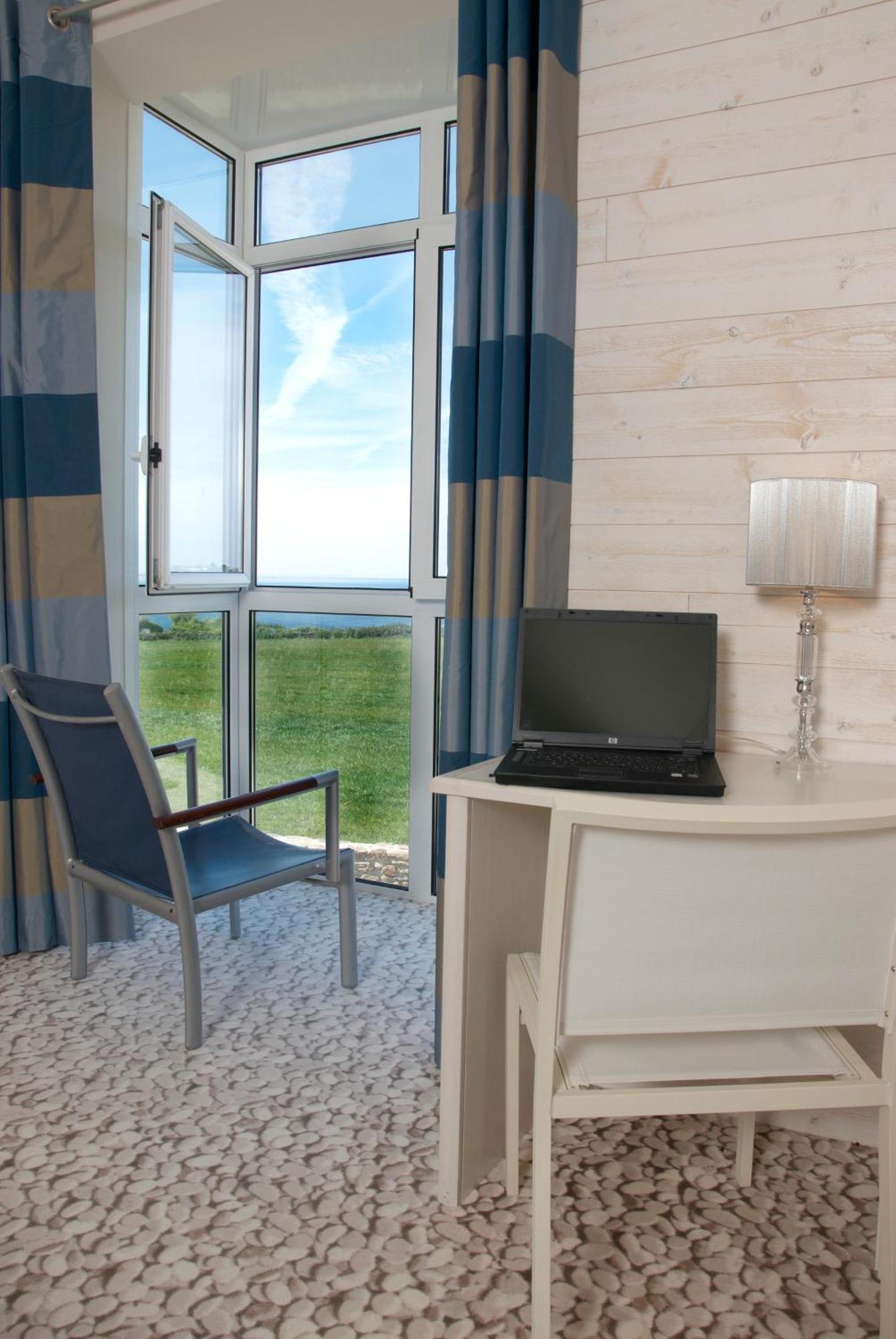 Logis Hotel Vent D'Iroise Плуґонвелін Екстер'єр фото