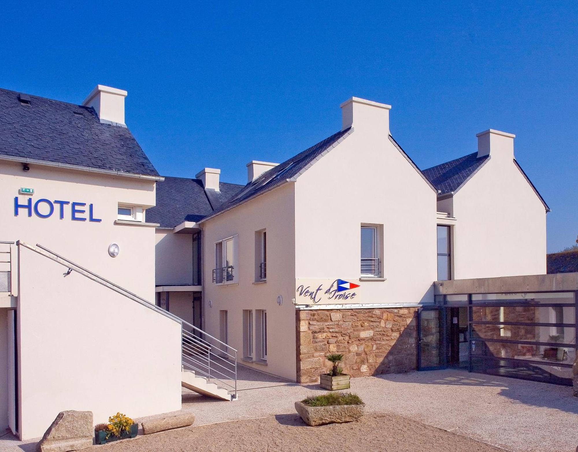 Logis Hotel Vent D'Iroise Плуґонвелін Екстер'єр фото