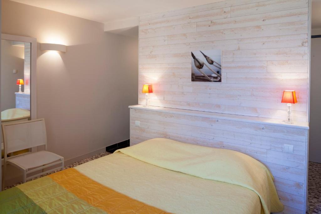 Logis Hotel Vent D'Iroise Плуґонвелін Номер фото
