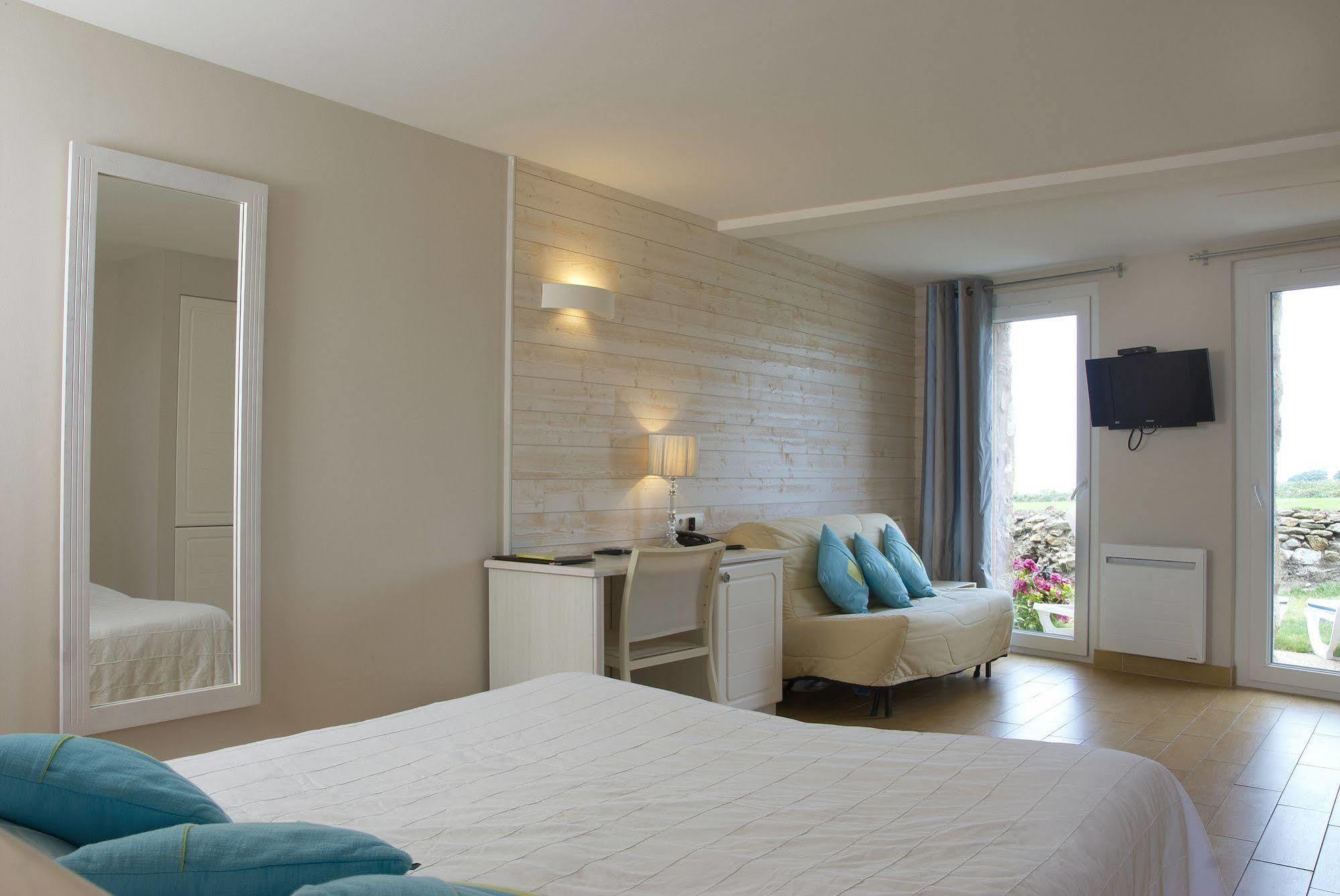 Logis Hotel Vent D'Iroise Плуґонвелін Екстер'єр фото